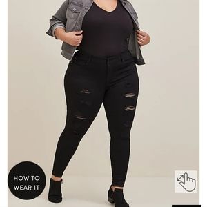 Torrid- SHORT inseam- BOMBSHELL SKINNY PREMIUM STRETCH HIGH-RISE Jean